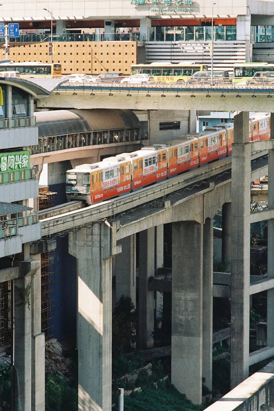 況且況且況且……開往春天的綠皮火車來了!-字遊文化